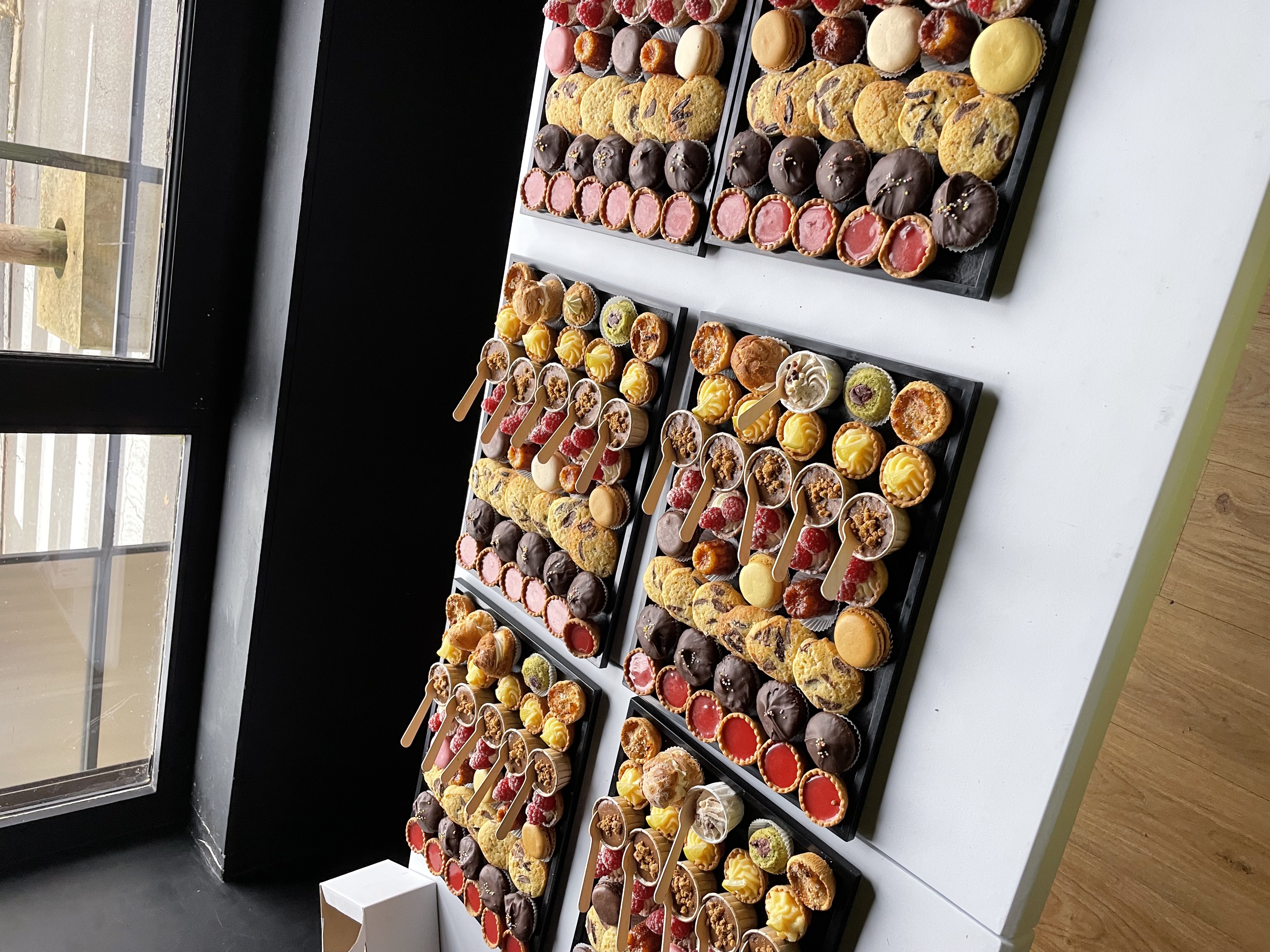 Desserts personnalisés réalisés par un traiteur à Lyon
